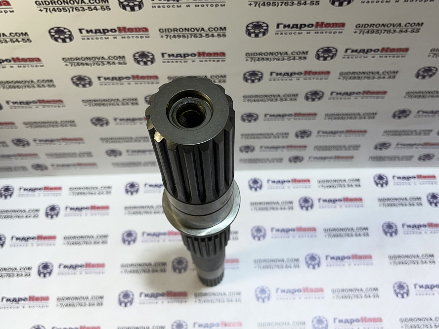 Вал гидронасоса передний